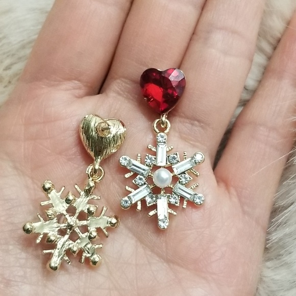 🍒NEW🍒 WINTER WONDERLAND DROP EARRINGS - Picture 5 of 9